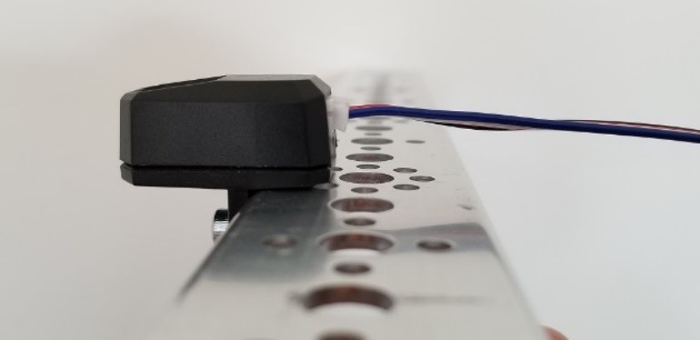 A sensor with an air gap between the frame and the 4-wire connector.